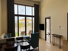 One-bedroom Oasis With Pool View