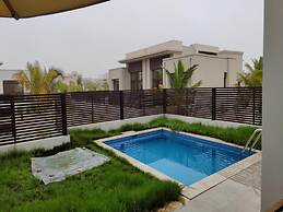 One-bedroom Oasis With Pool View