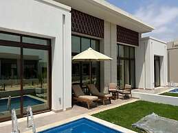 One-bedroom Oasis With Pool View