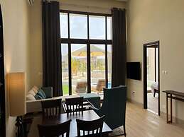 One-bedroom Oasis With Pool View