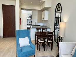 One-bedroom Oasis With Pool View