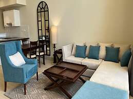 One-bedroom Oasis With Pool View