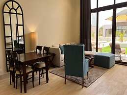 One-bedroom Oasis With Pool View