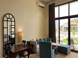 One-bedroom Oasis With Pool View