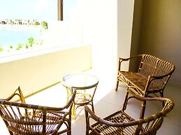 Serene Lagoon View With Terrace