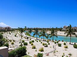 Stylish Lagoon View Escape With Balcony