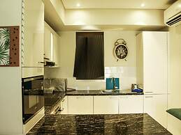 Stylish Lagoon View Escape With Balcony