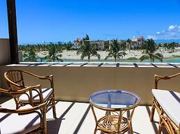 Stylish Lagoon View Escape With Balcony