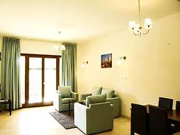 Relaxing 2-bedroom Marina Escape