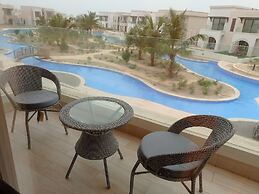 Bright Studio With Pool View Balcony