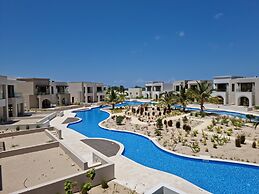 Bright Studio With Pool View Balcony