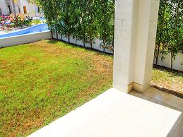 Serene 1-bedroom With Pool View