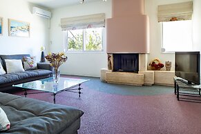 Villa Elihrisos-private Heated Pool Near the sea