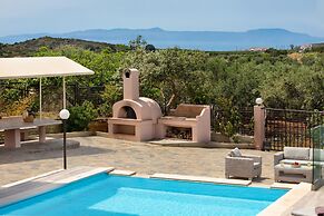 Villa Elihrisos-private Heated Pool Near the sea