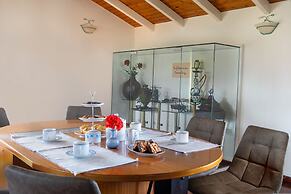 Villa Elihrisos-private Heated Pool Near the sea