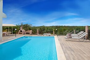 Villa Elihrisos-private Heated Pool Near the sea