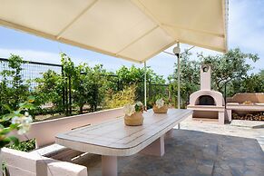 Villa Elihrisos-private Heated Pool Near the sea