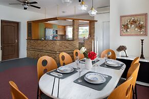 Villa Elihrisos-private Heated Pool Near the sea