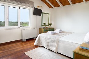 Villa Elihrisos-private Heated Pool Near the sea