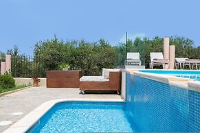 Villa Elihrisos-private Heated Pool Near the sea