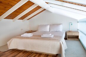 Villa Elihrisos-private Heated Pool Near the sea