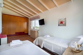 Villa Elihrisos-private Heated Pool Near the sea