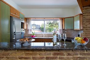 Villa Elihrisos-private Heated Pool Near the sea