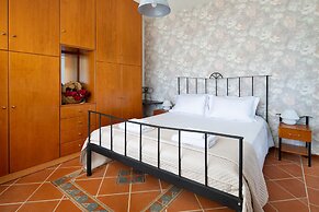 Villa Elihrisos-private Heated Pool Near the sea