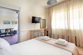 Villa Elihrisos-private Heated Pool Near the sea