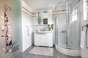 Villa Elihrisos-private Heated Pool Near the sea