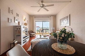 Sea View Central Town 2 Bedroom Apartment