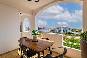 Sea View Central Town 2 Bedroom Apartment