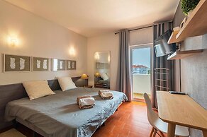 Sea View Central Town 2 Bedroom Apartment