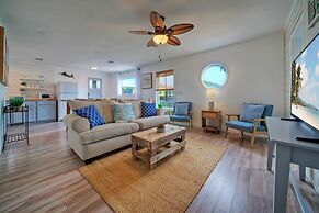 Dual Port A Cottages 2 Complete Homes Walk to the Beach Patio Fully-eq