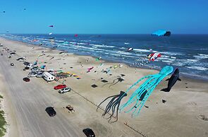 Dual Port A Cottages 2 Complete Homes Walk to the Beach Patio Fully-eq