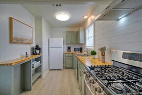 Dual Port A Cottages 2 Complete Homes Walk to the Beach Patio Fully-eq