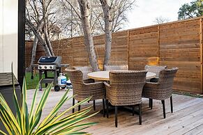 Private Yard w/ BBQ & Games, Steps to South Congress & Barton Creek Cl