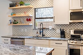 Private Yard w BBQ Games Steps to South Congress Barton Creek Clarksbu