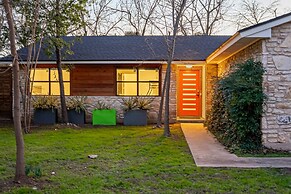 Private Yard w BBQ Games Steps to South Congress Barton Creek Clarksbu