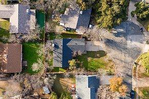 Private Yard w BBQ Games Steps to South Congress Barton Creek Clarksbu