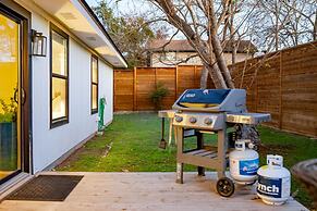 Private Yard w BBQ Games Steps to South Congress Barton Creek Clarksbu