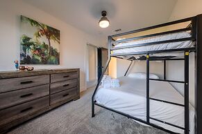 Private Yard w BBQ Games Steps to South Congress Barton Creek Clarksbu