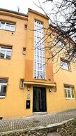 Short Way Apartments GPH