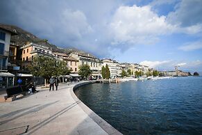 Romantic Benaco Sal - App 01