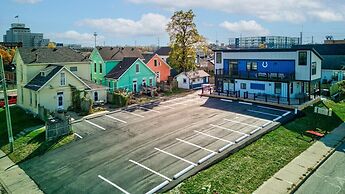 Indy Stadium Villas 710