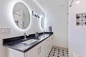 Indy Stadium Villas 711 T