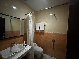 OYO 94442 Jebres Inn