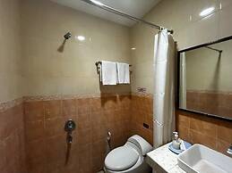 OYO 94442 Jebres Inn