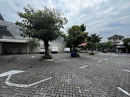 OYO 94442 Jebres Inn