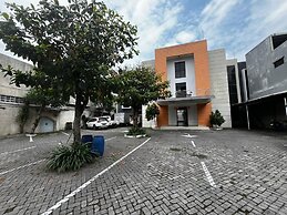 OYO 94442 Jebres Inn